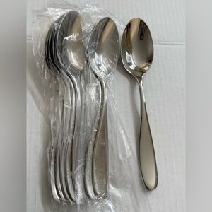 New Mikasa HAMILTON Glossy Stainless Set of 8 Soup Spoons 18/10 Vietnam
